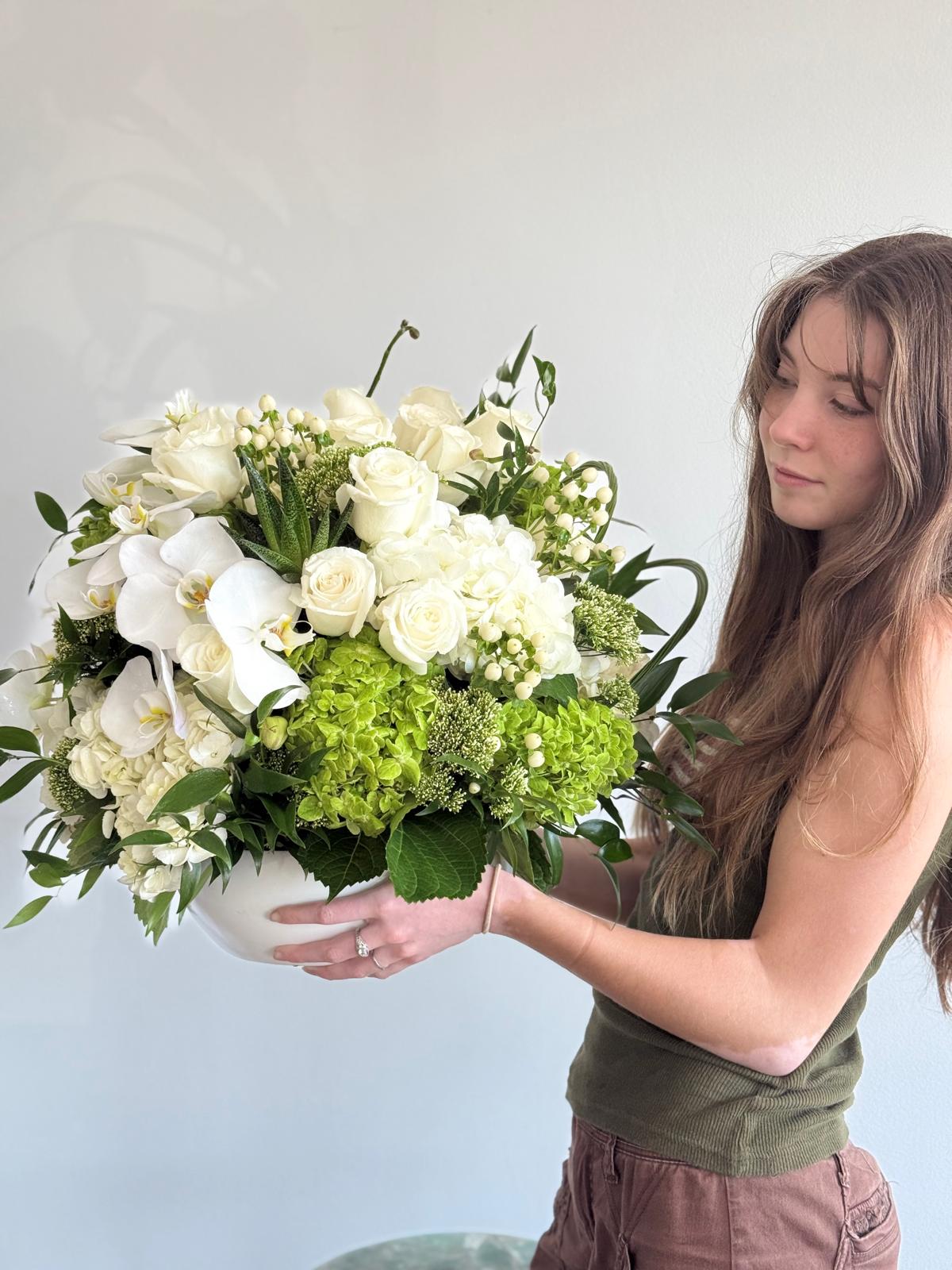White Cloud: flower arrangement - Image 2
